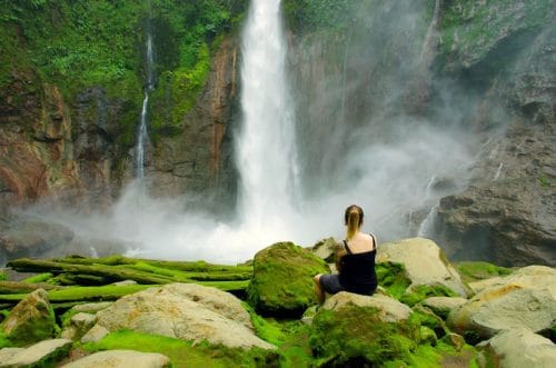 waterfall girls catarata del toro