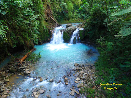 Blaue Wasserfälle von Costa Rica